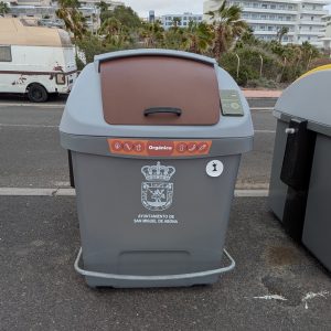 Sammlung organischer Abfälle (Biomüll) im öffentlichen Raum auf Teneriffa, Spanien 2026